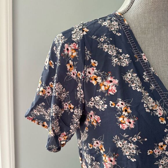 Sienna Sky Boho Blue Flower Floral Wrap Dress size Medium - Picture 6 of 9